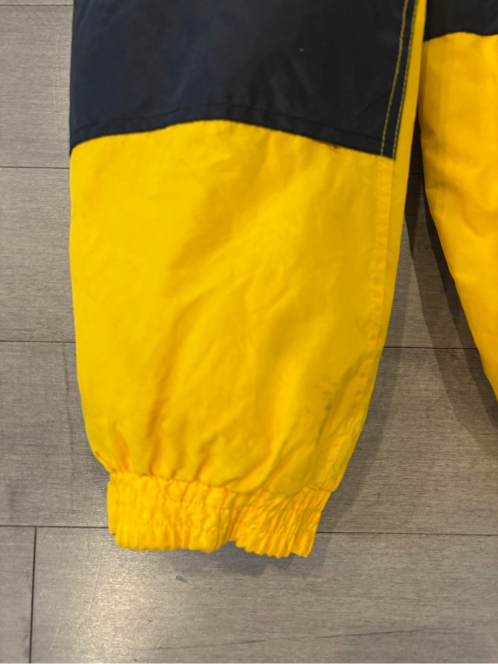 Vintage 90s - Men's Yellow and Black Insulated Bomber Jacket - Picture 11 of 14